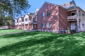 Fair Oaks in Lincoln, NE - Building Photo - Building Photo