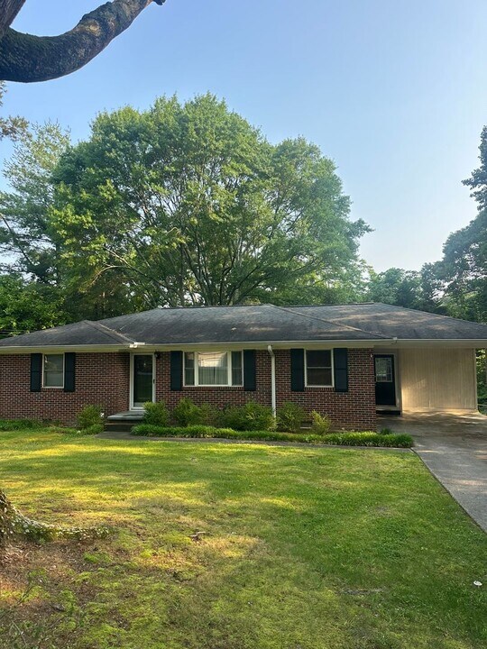 406 Holly Dr in Gainesville, GA - Building Photo