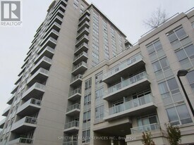 3865 Lake Shore Blvd W in Toronto, ON - Building Photo