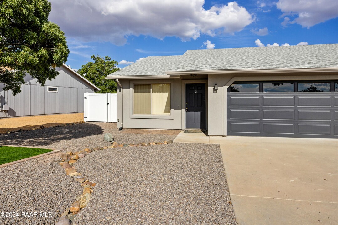 4621 N Ocotillo Dr-Unit -B in Prescott Valley, AZ - Foto de edificio
