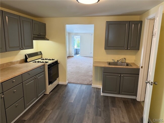 244 Harding St in Syracuse, NY - Building Photo - Building Photo