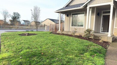 3217 Gwen Ct SE in Albany, OR - Building Photo - Building Photo