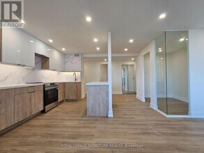 720 Spadina Ave. in Toronto, ON - Building Photo - Building Photo