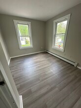 22 Brendan St, Unit 1 in Stafford Springs, CT - Foto de edificio - Building Photo