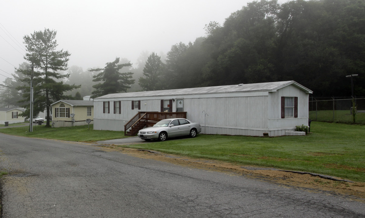 Brookside Estates in Bristol, TN - Building Photo