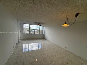 2761 Taft St in Hollywood, FL - Building Photo - Building Photo