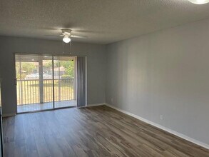 8850 Royal Palm Blvd in Coral Springs, FL - Building Photo - Building Photo