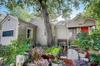 1305 Newfield Ln in Austin, TX - Building Photo - Building Photo