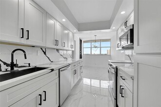 100 Golden Isles Dr, Unit 1410 in Hallandale Beach, FL - Building Photo - Building Photo