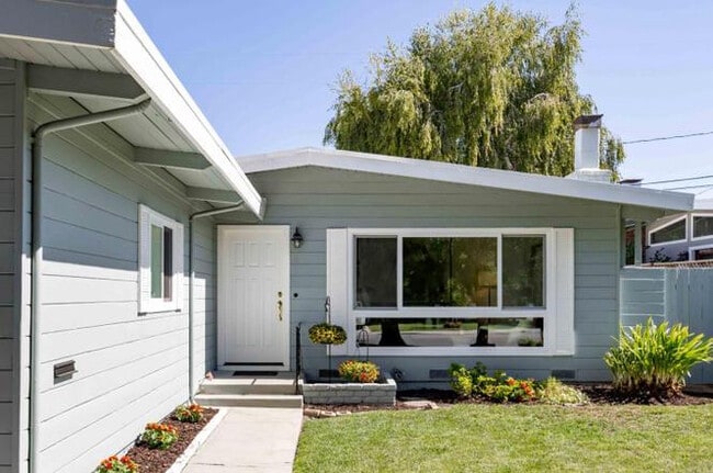 2516 Dell Ave in Mountain View, CA - Building Photo - Building Photo