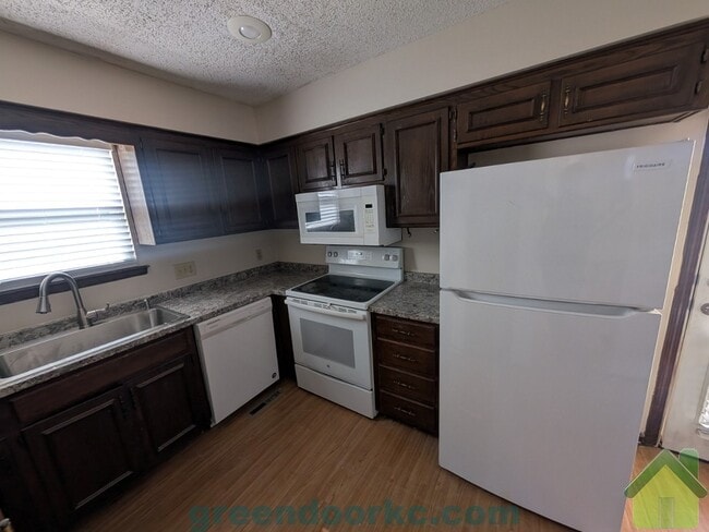 849 S Lindenwood Dr in Olathe, KS - Building Photo - Building Photo