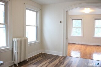 34 Cottage St in New Haven, CT - Building Photo - Building Photo