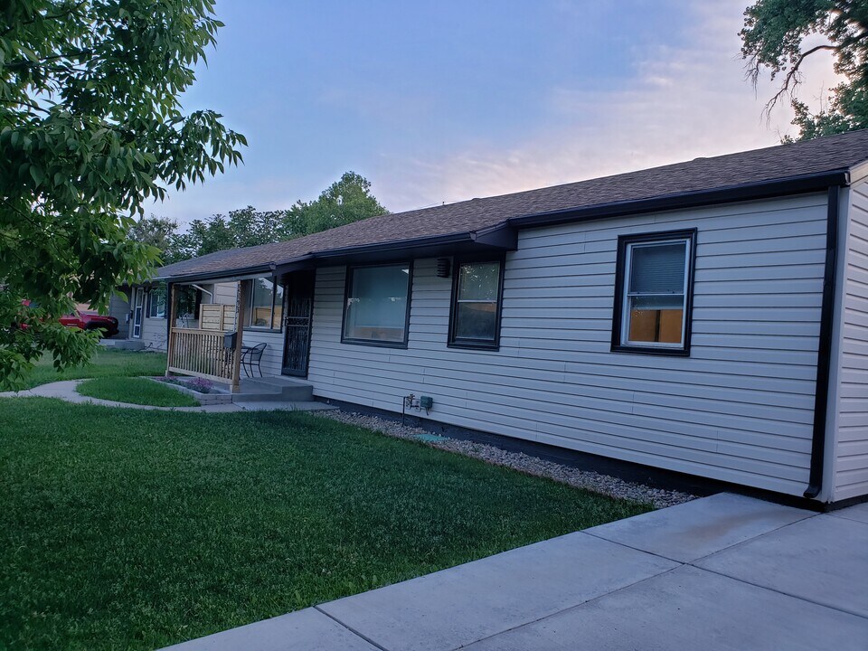 2295 S Linley Ct in Denver, CO - Foto de edificio
