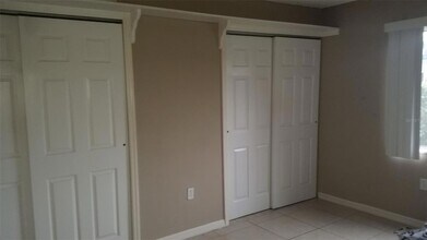 2612 Hidden Lake Dr N, Unit B in Sarasota, FL - Foto de edificio - Building Photo