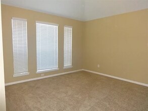 32007 Annice Ln in Pinehurst, TX - Building Photo - Building Photo
