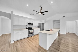 29 SW 24th Pl in Cape Coral, FL - Building Photo - Building Photo