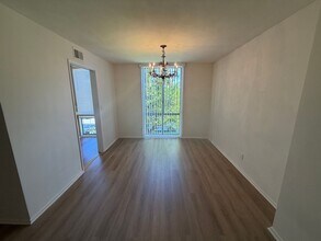 433 S Palm Dr in Beverly Hills, CA - Foto de edificio - Building Photo