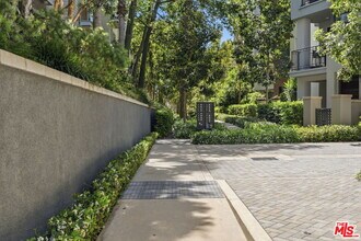 12655 Bluff Creek Dr in Los Angeles, CA - Building Photo - Building Photo