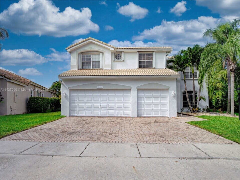 13484 NW 13th St in Pembroke Pines, FL - Building Photo