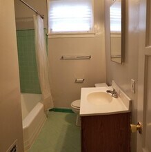 4422 Clinton St, Unit ArtDeco 1 Bedroom Apt. in Los Angeles, CA - Foto de edificio - Building Photo