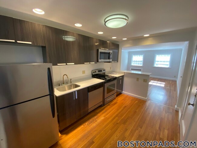 75 Wyman St in Newton, MA - Building Photo - Building Photo