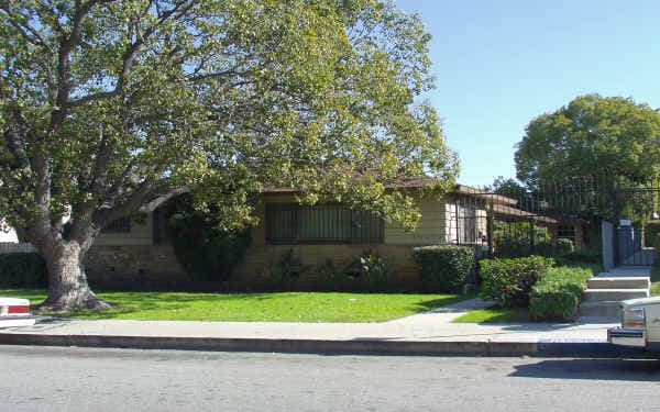 4110-4114 Somerset Dr in Los Angeles, CA - Building Photo