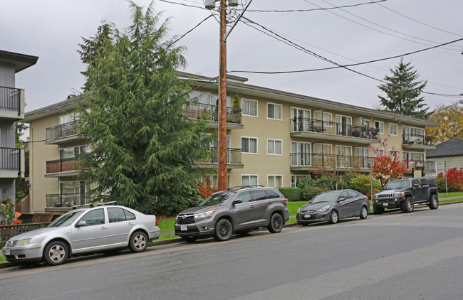 Brooks Manor in New Westminster, BC - Building Photo - Building Photo