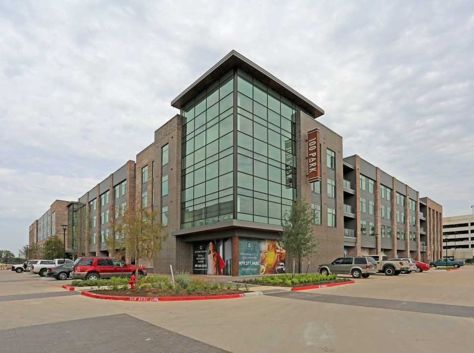 100 Park in College Station, TX - Foto de edificio