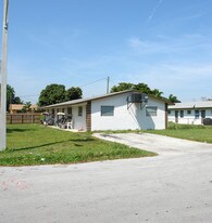 5221-5241 SW 40th Ter in Fort Lauderdale, FL - Building Photo