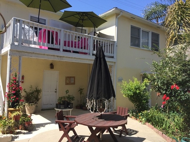 12025 Pacific Ave in Los Angeles, CA - Building Photo - Building Photo