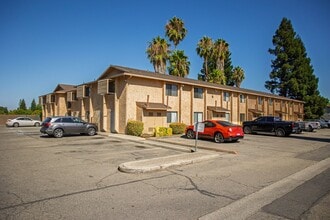 Joshua Tree Apartments in Yuba City, CA - Foto de edificio - Building Photo