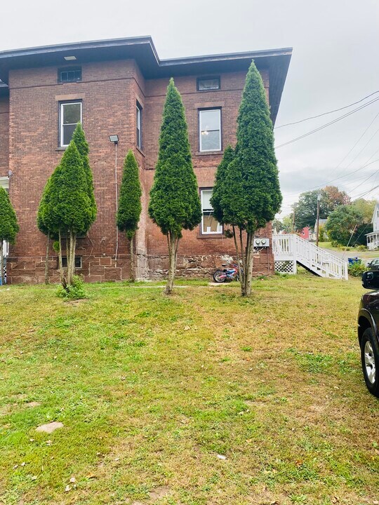 7 Maple St, Unit 2ND FLOOR in Middletown, CT - Building Photo