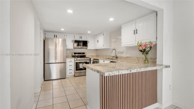 7123 SW 115th Pl in Miami, FL - Building Photo - Building Photo