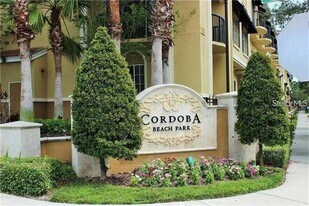 5238 W Kennedy Blvd in Tampa, FL - Building Photo