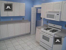 18 Bigelow St in Boston, MA - Building Photo