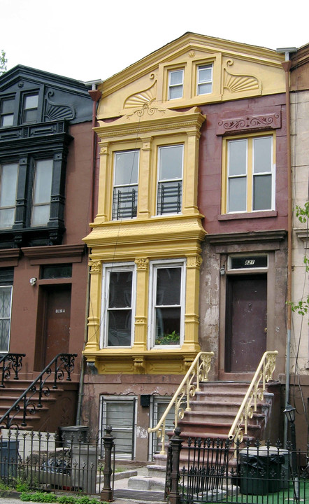 821 Greene Ave in Brooklyn, NY - Building Photo