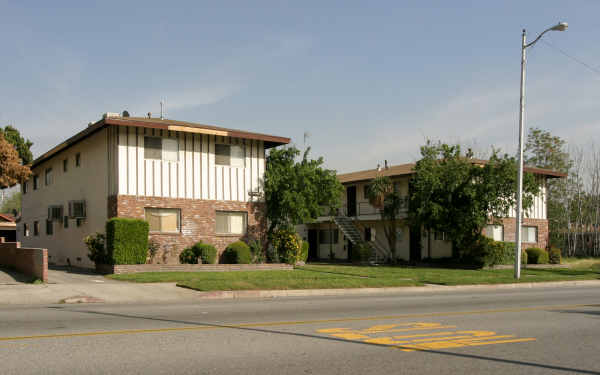 3561 N E St in San Bernardino, CA - Foto de edificio - Building Photo