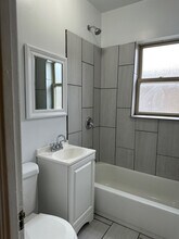 6347 N Magnolia Ave, Unit STUDIO in Chicago, IL - Building Photo - Building Photo