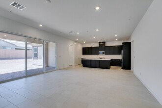 105 Camila Vlg Ave in Henderson, NV - Building Photo - Building Photo