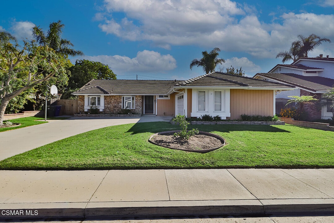 160 Cottage Grove Ave in Camarillo, CA - Building Photo