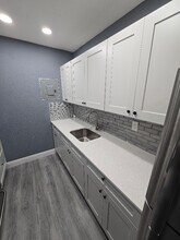 5802 NW 12th St in Sunrise, FL - Building Photo - Building Photo
