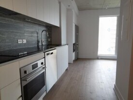2300 Rue Tupper Rue in Montréal, QC - Building Photo