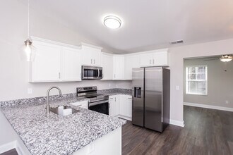 114 Vistaview Dr in Elgin, SC - Building Photo - Building Photo