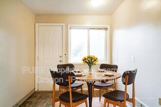 7008 N Amherst St in Portland, OR - Building Photo - Building Photo