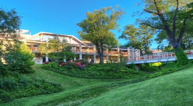 Ashland Hills Hotel Apartments in Ashland, OR - Foto de edificio - Building Photo