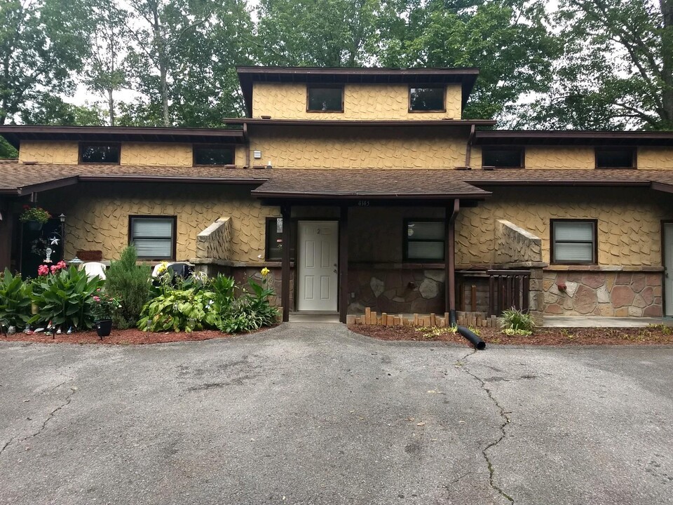 4143 Dollys Dr, Unit 2 in Sevierville, TN - Foto de edificio