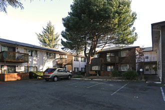 Irvington Plaza in Portland, OR - Building Photo - Building Photo