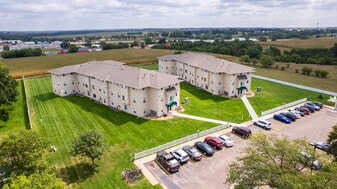 Ridgeland Park Apartments in York in York, NE - Building Photo