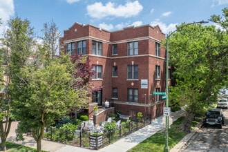 Howard Beach Apartments in Chicago, IL - Building Photo - Building Photo