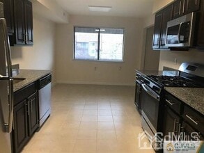 1014 Edison Glen Terrace in Edison, NJ - Building Photo - Building Photo